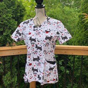 White+ brand scrub. Doggy prints. Paw prints. size S